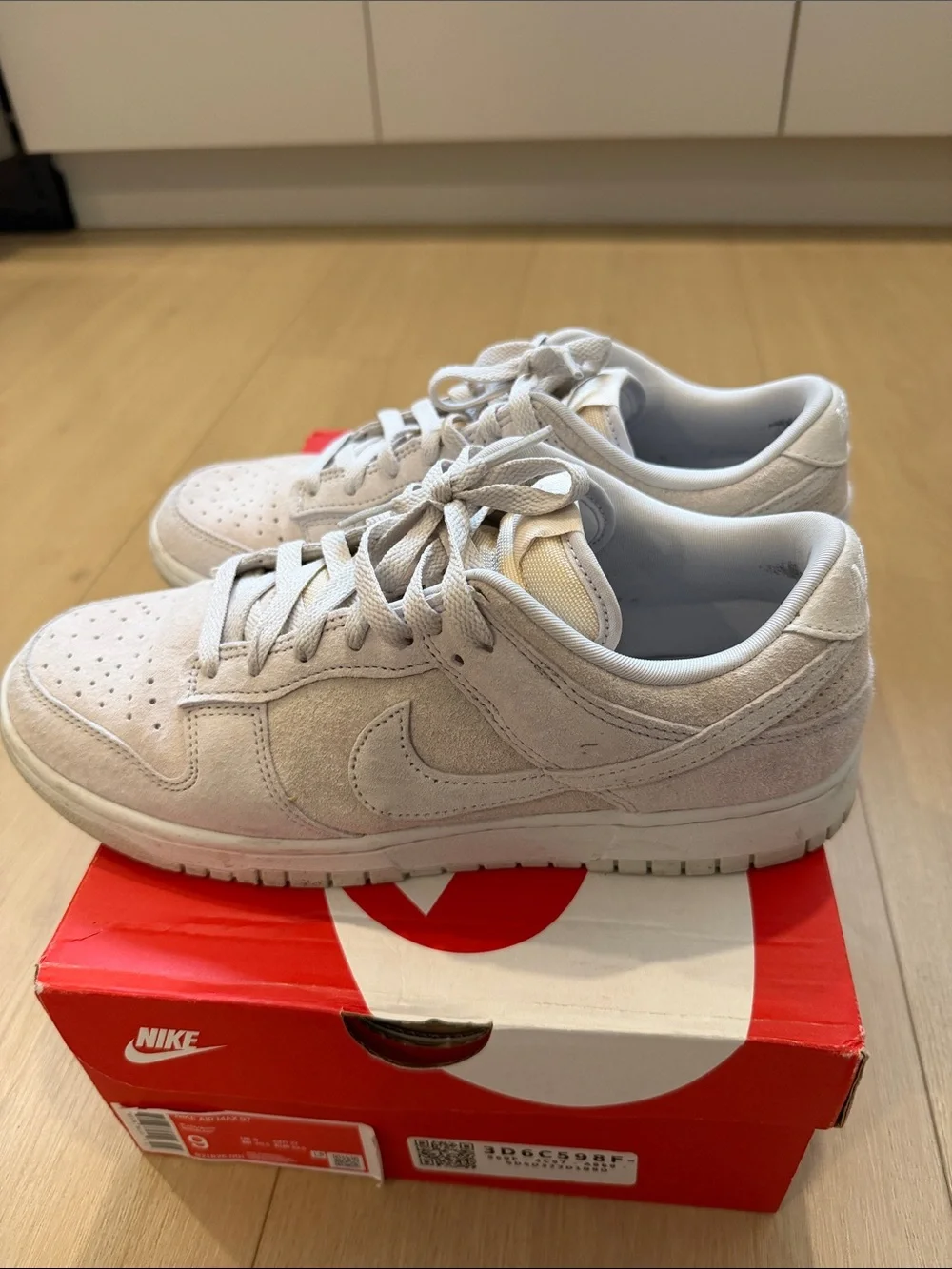 Nike Men's Low-Top Suede Sneakers in Light Gray